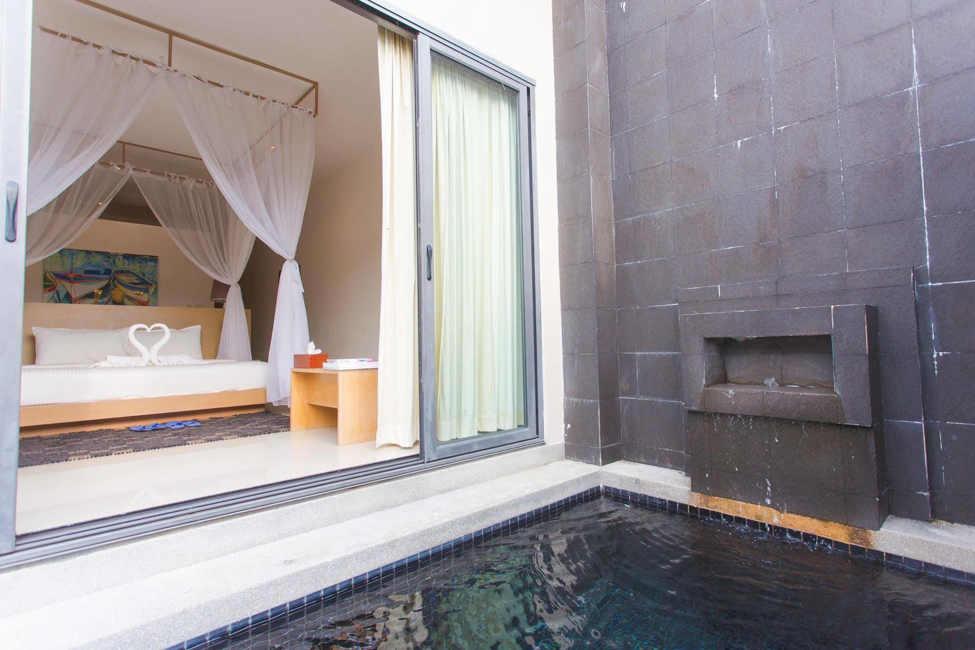 Seastone Private Pool