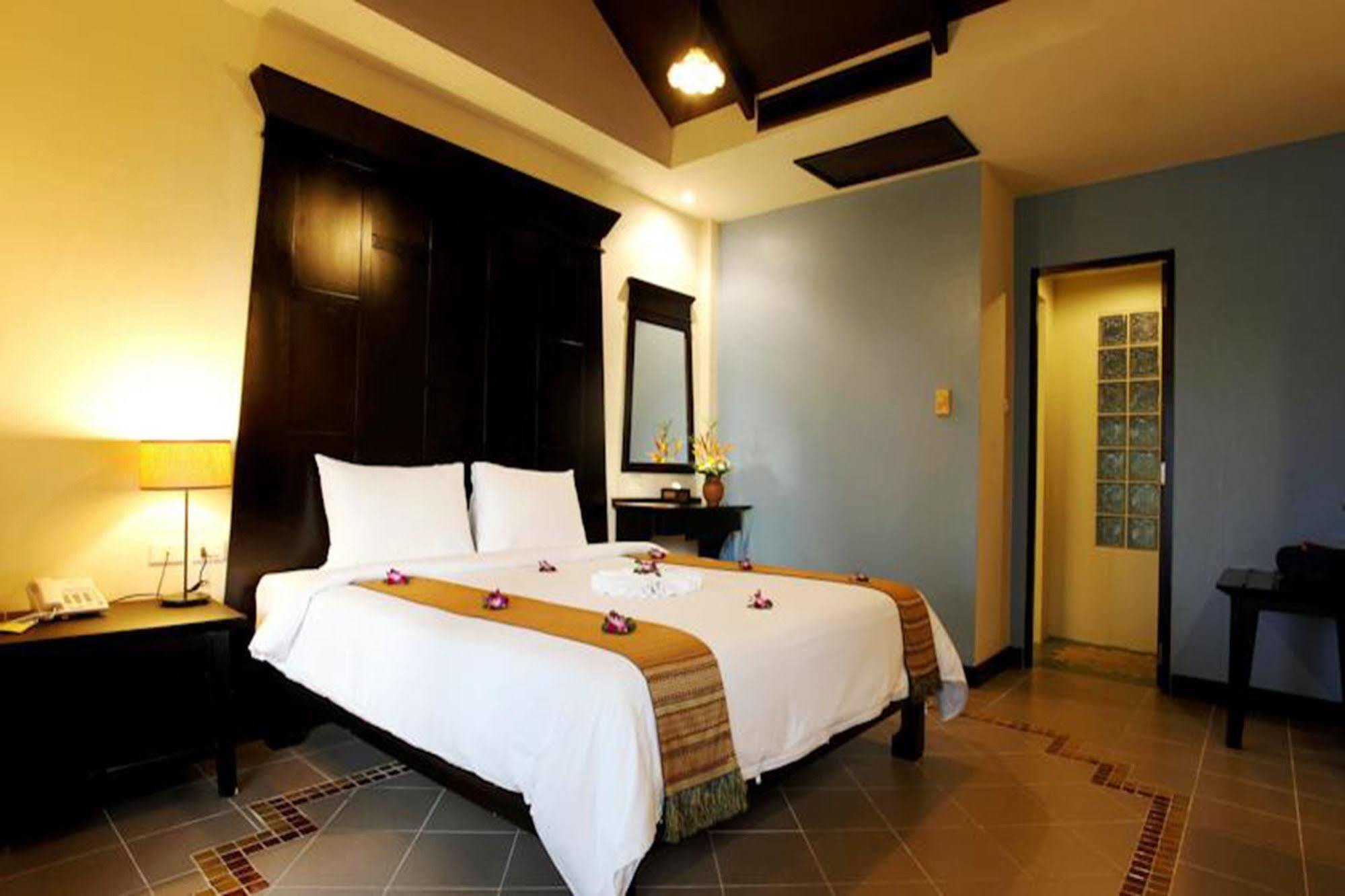 Patong Cottage Resort 3*