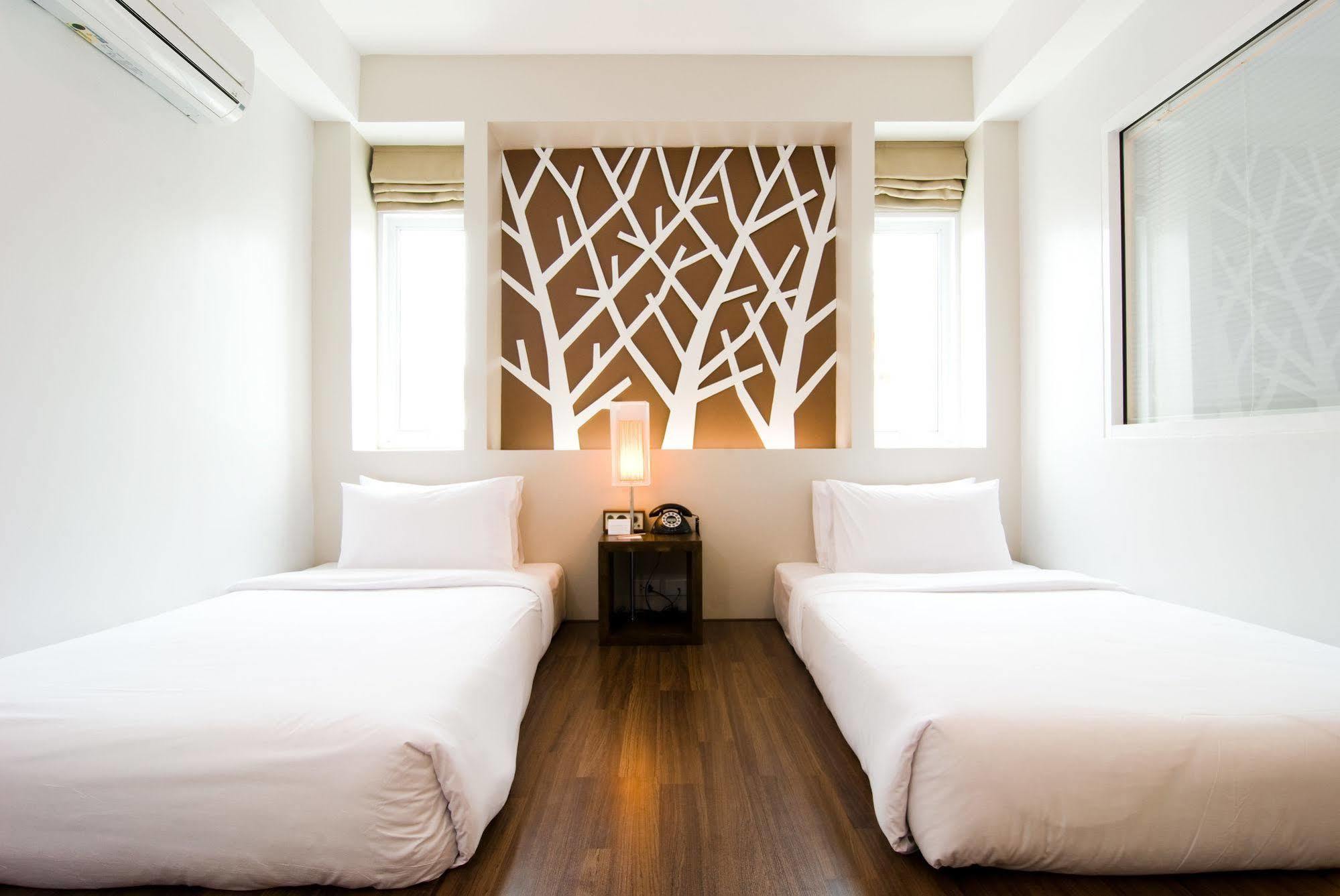 Hotel The Album