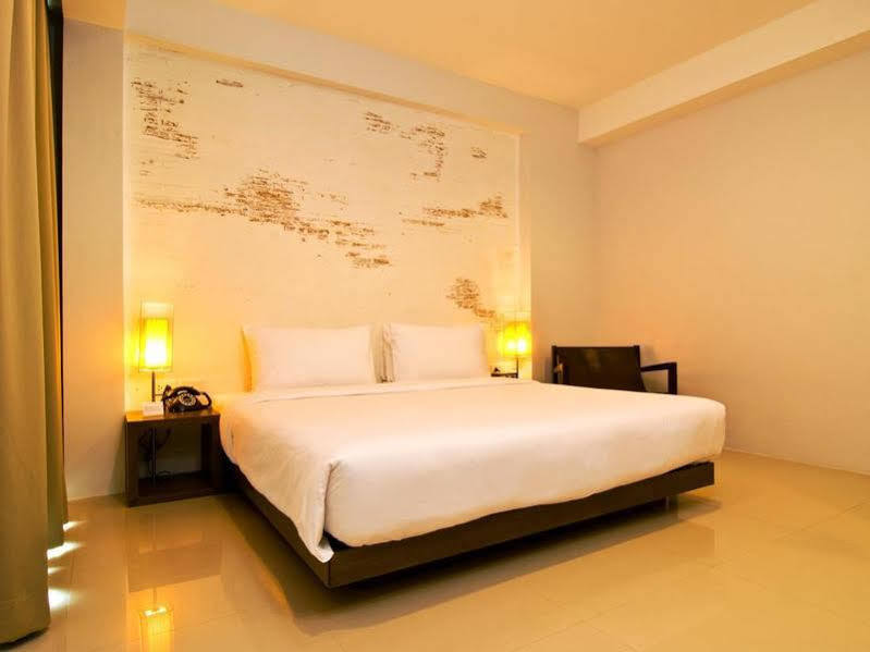Hotel The Album