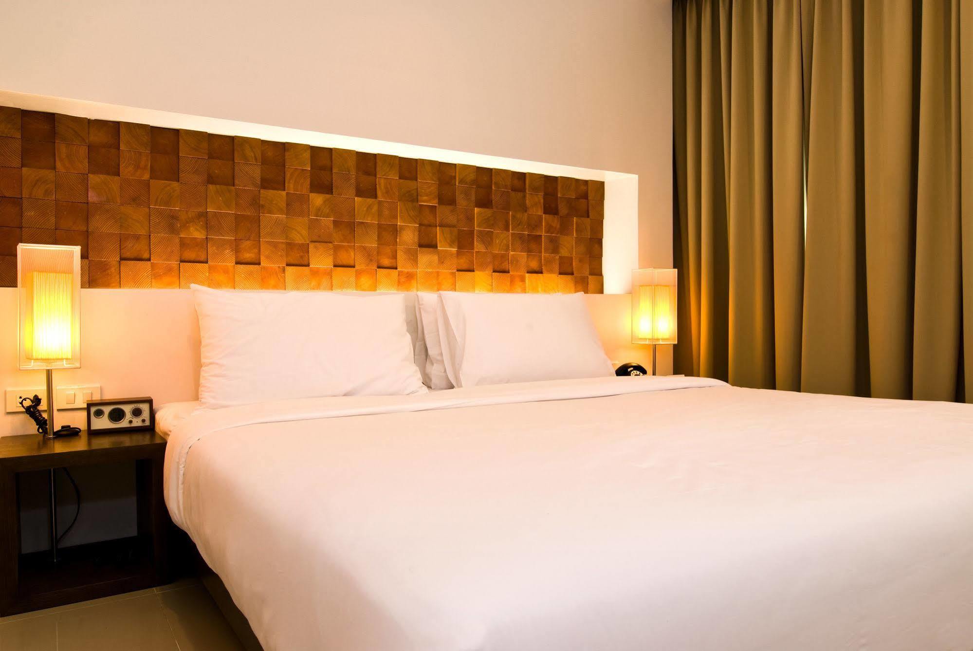 Hotel The Album 3*