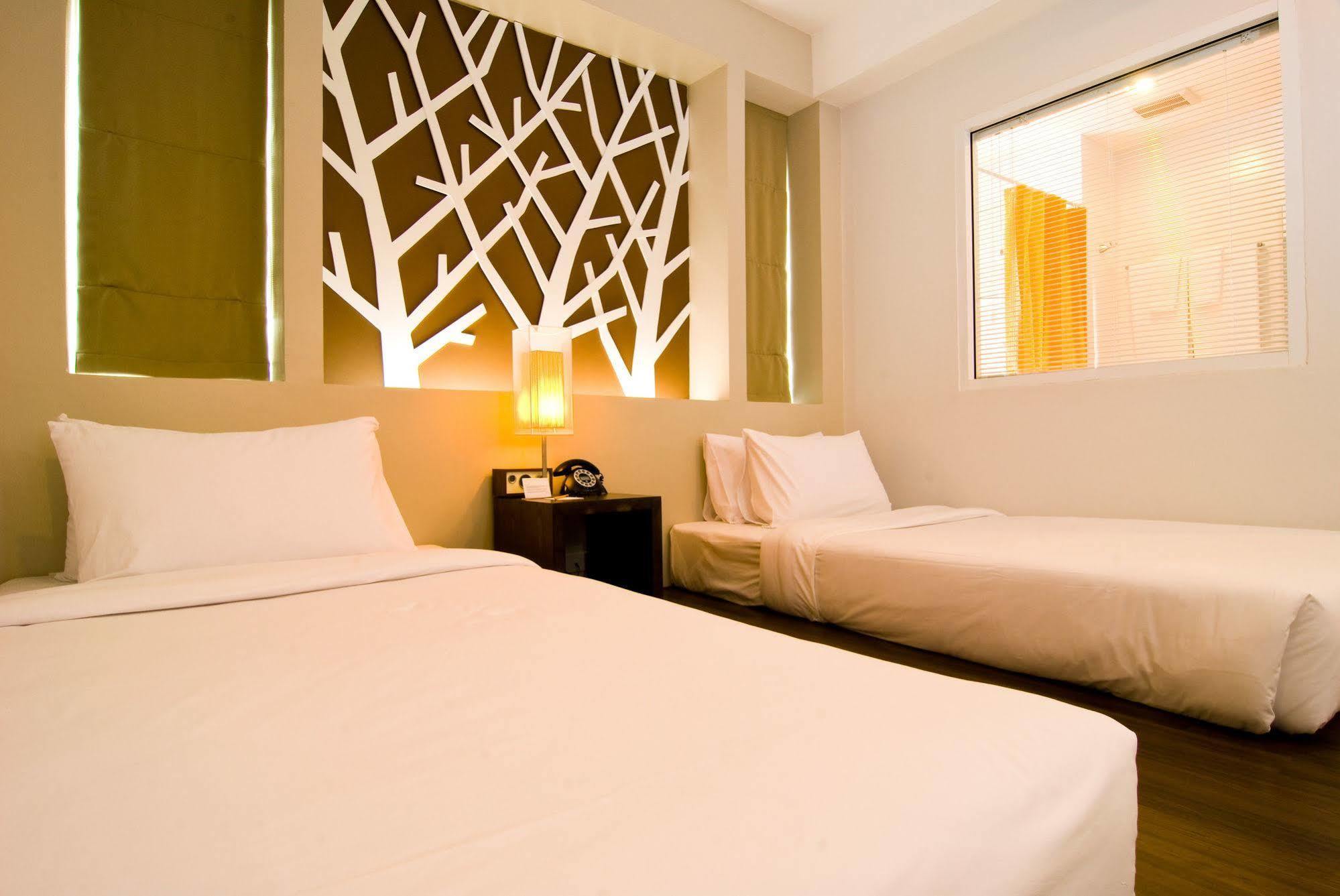 Hotel The Album 3*