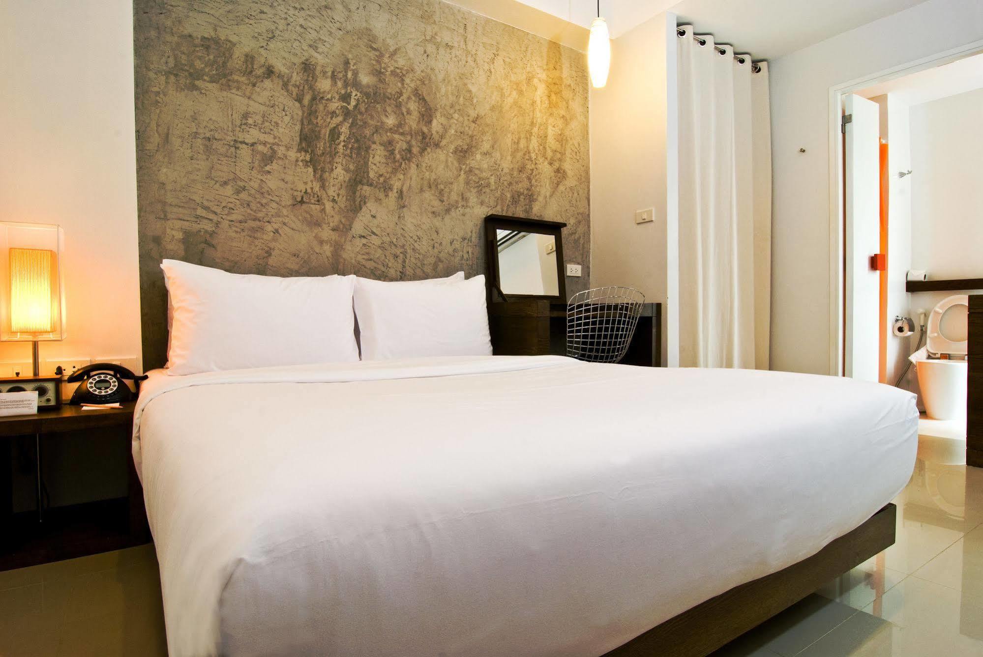 Hotel The Album