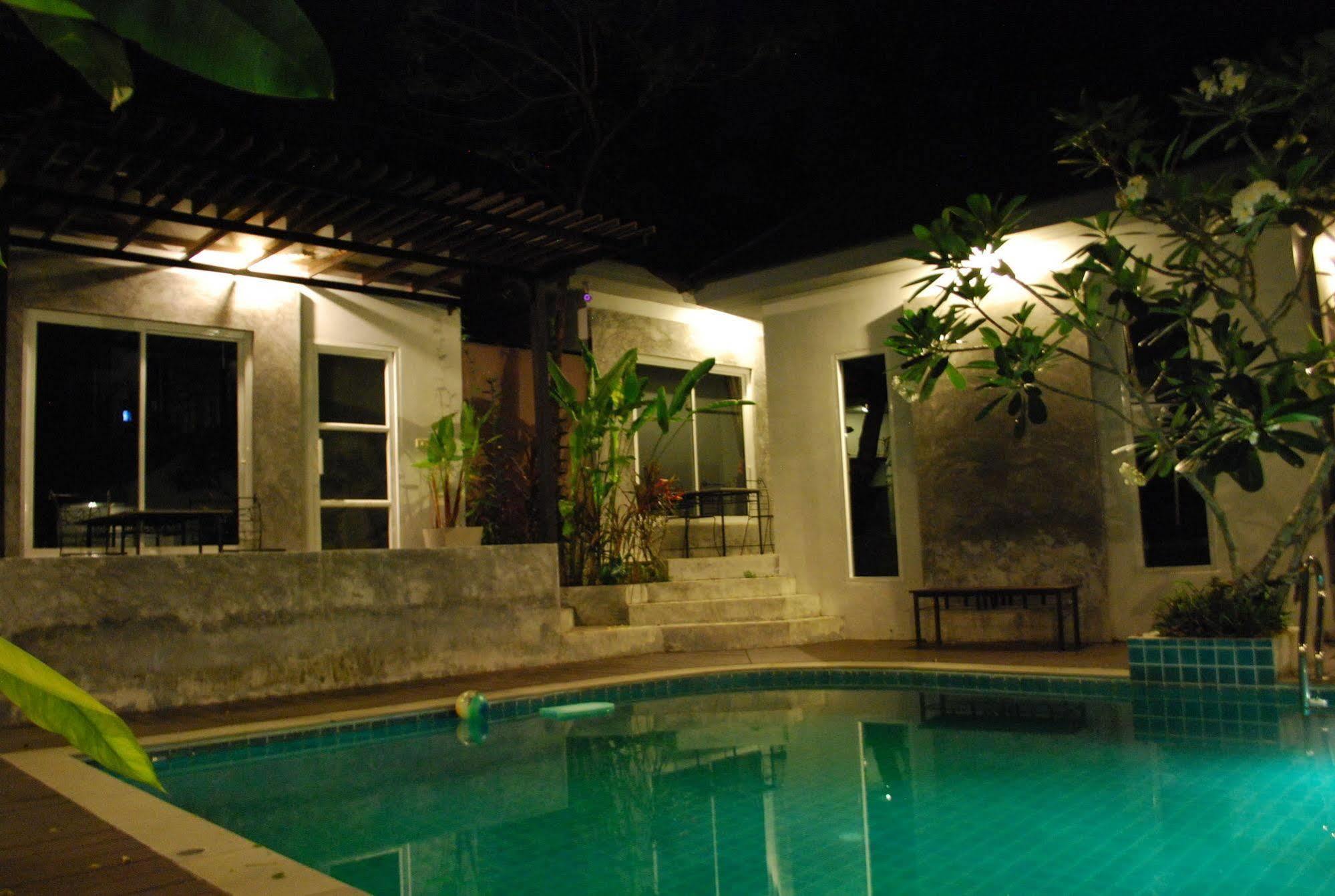 Laila Pool Village Resort Wichit