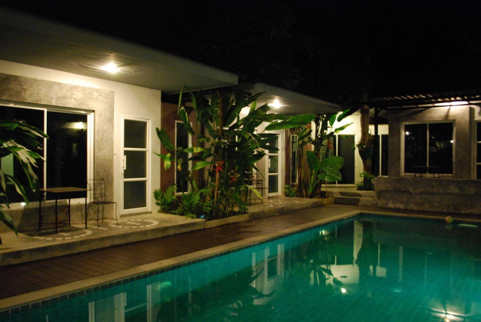 Laila Pool Village 3*