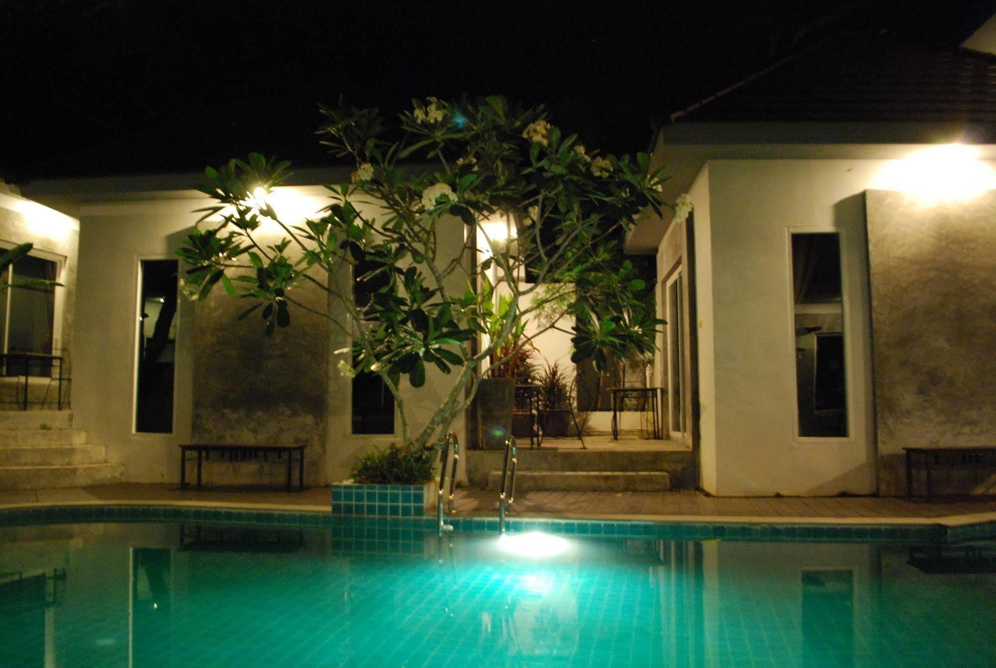 Laila Pool Village