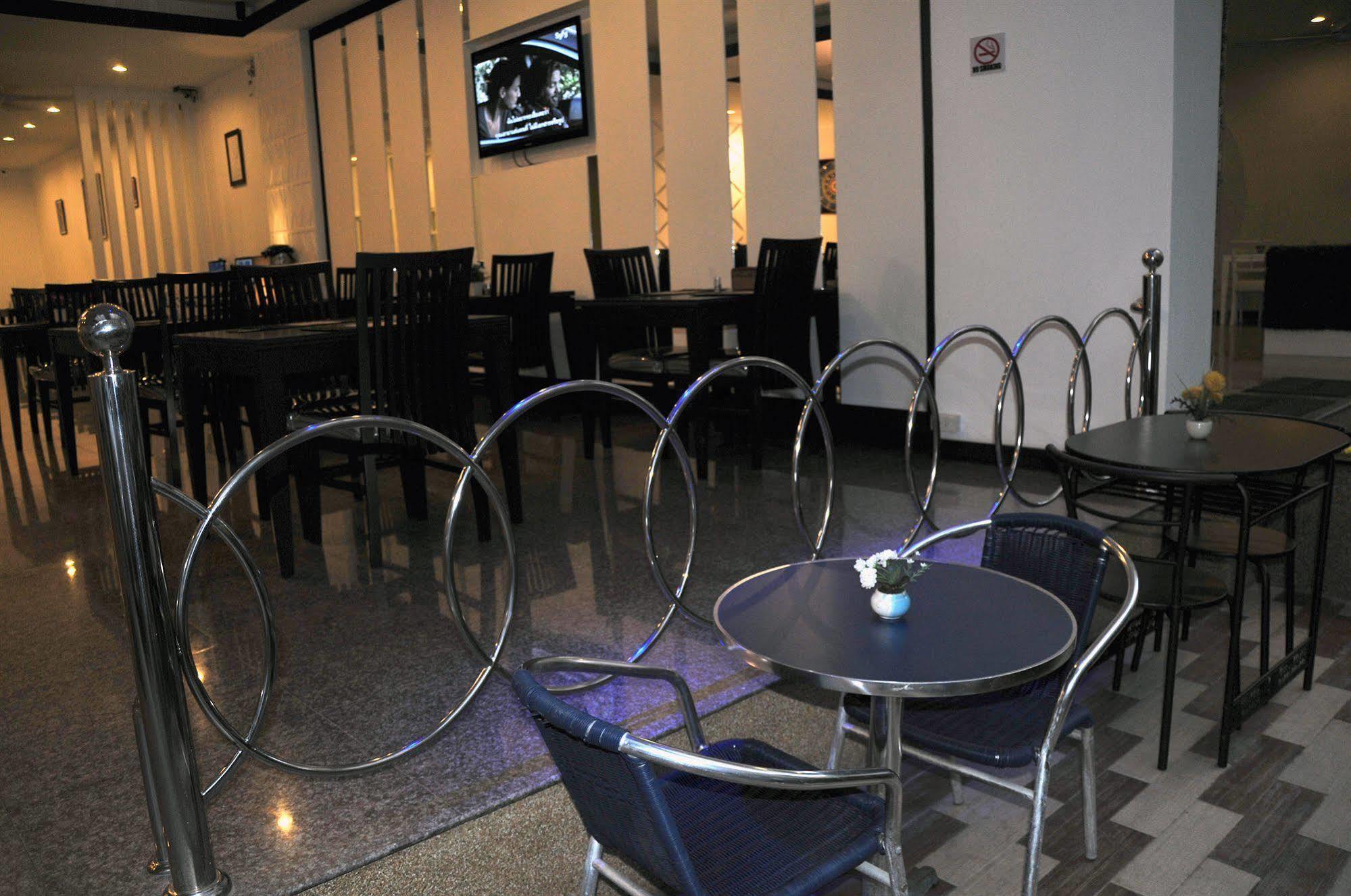 Hotel Cocoon 3*
