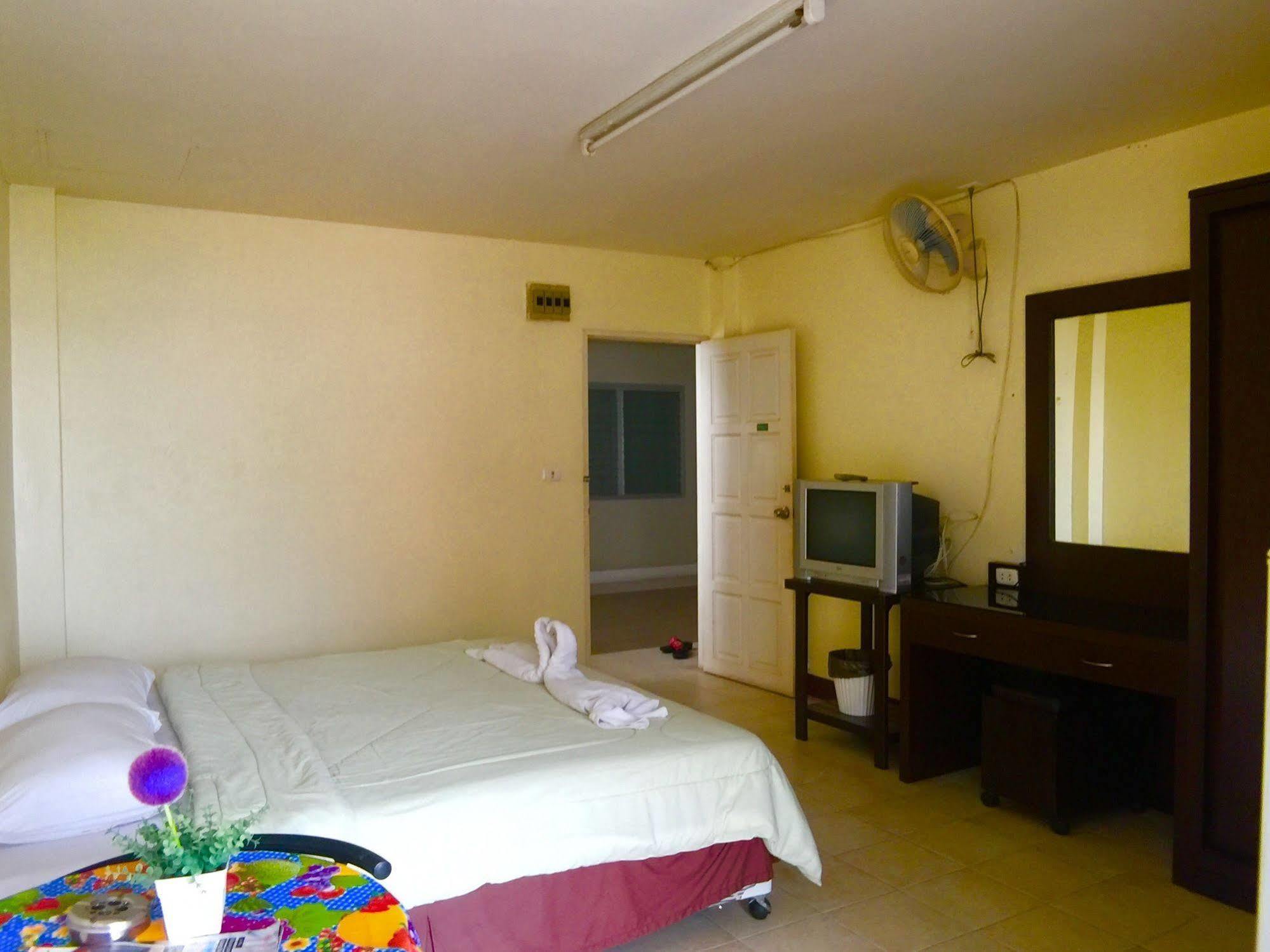 Ekkamon Inn