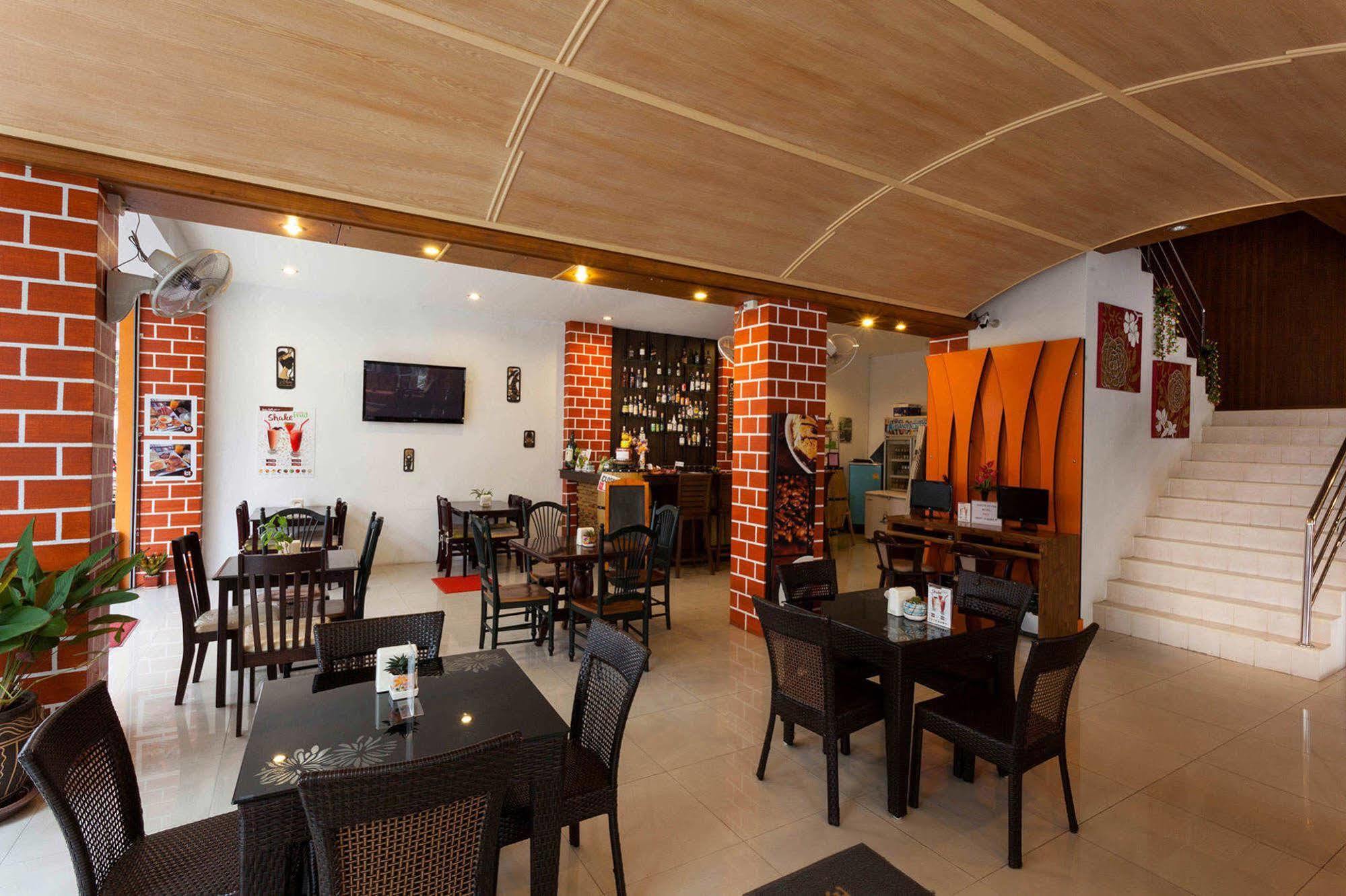 Larn Park Resortel Hotel