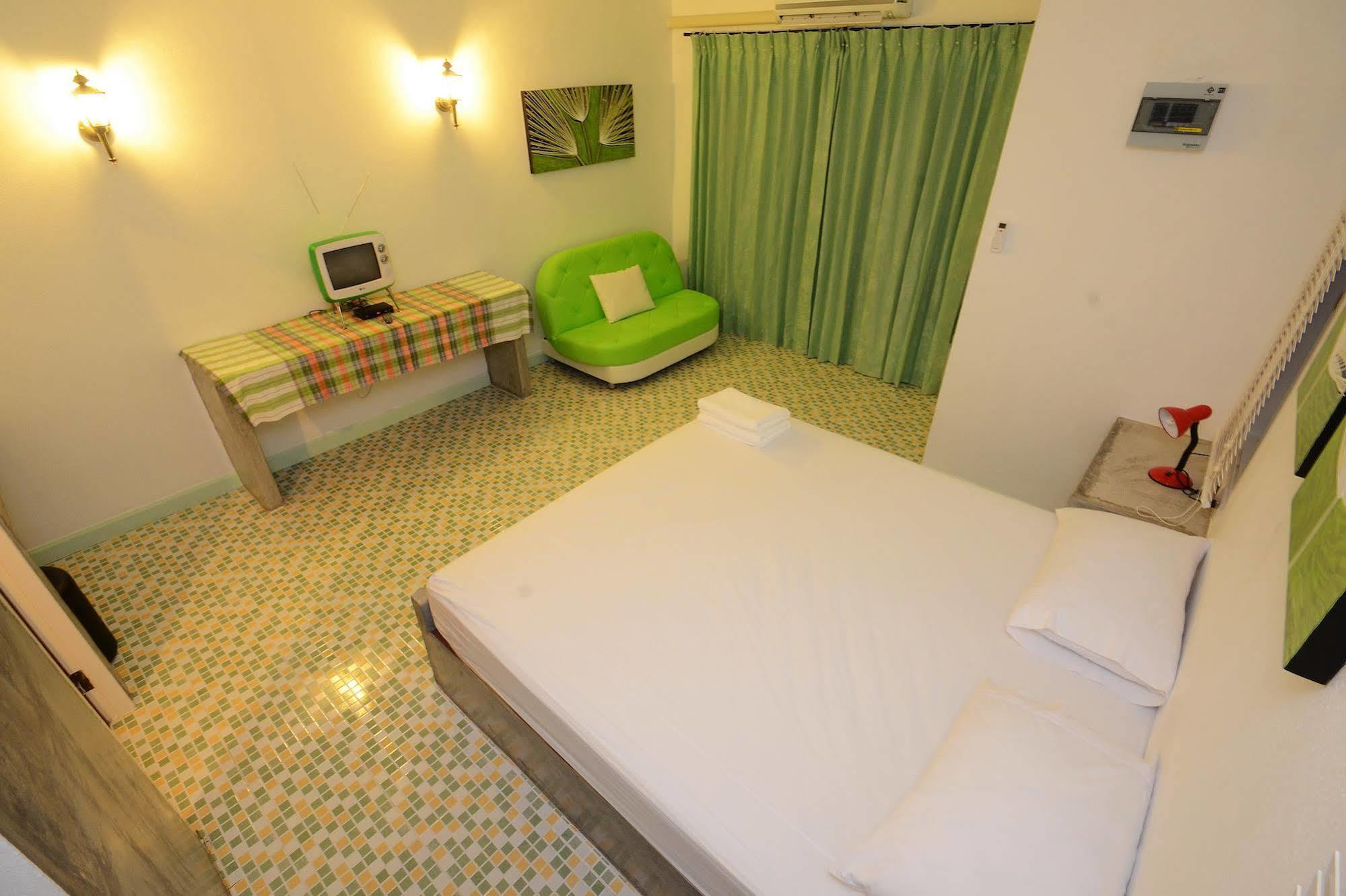 Hotel Baansuan Leela Nai Yang