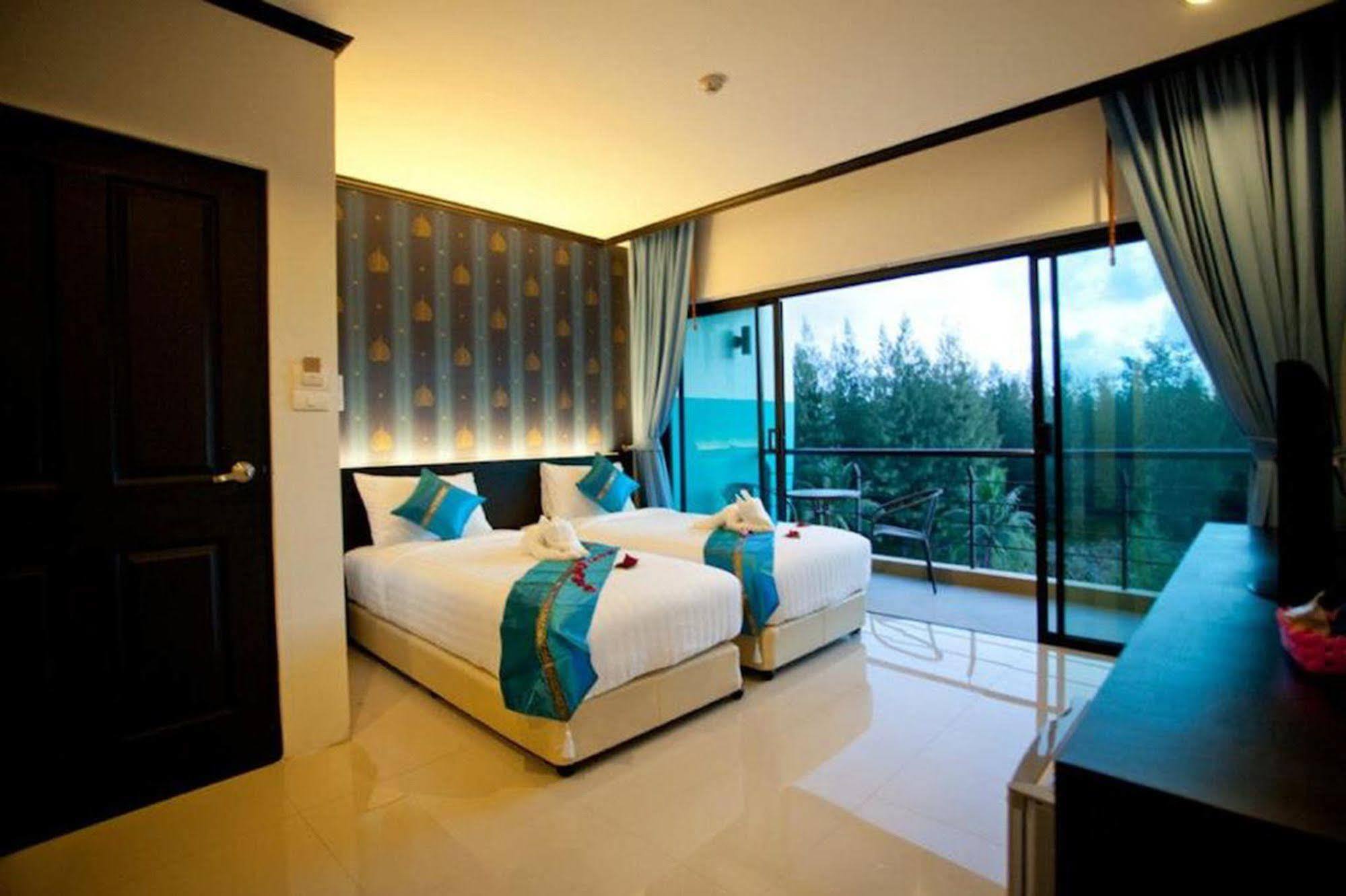 Kata Green Beach Hotel 2*