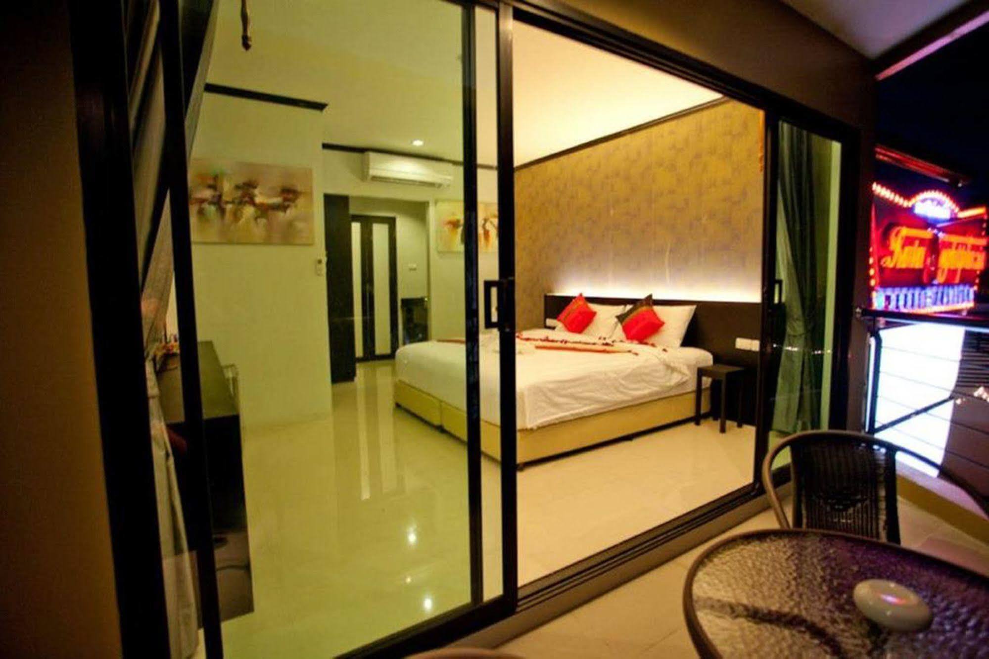 Kata Green Beach Hotel 2*