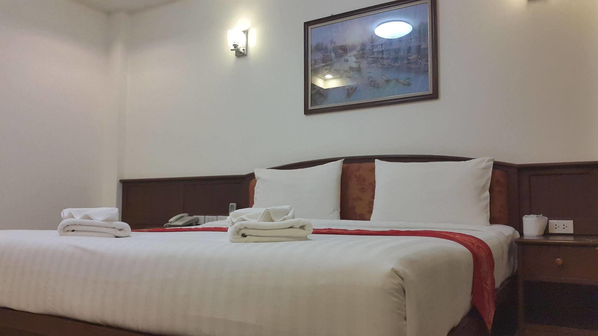 Sabai Hotel 2*