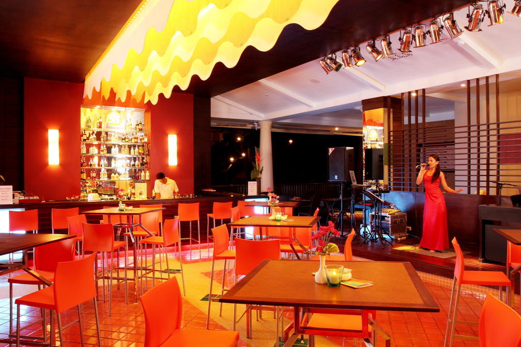 Hotel Seasons Naiharn Phuket 3*