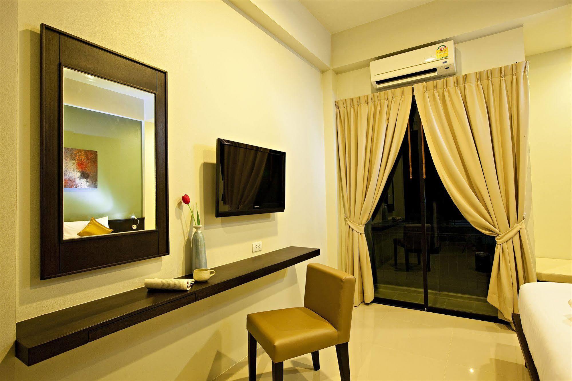 Leisure Place Phuket Chalong
