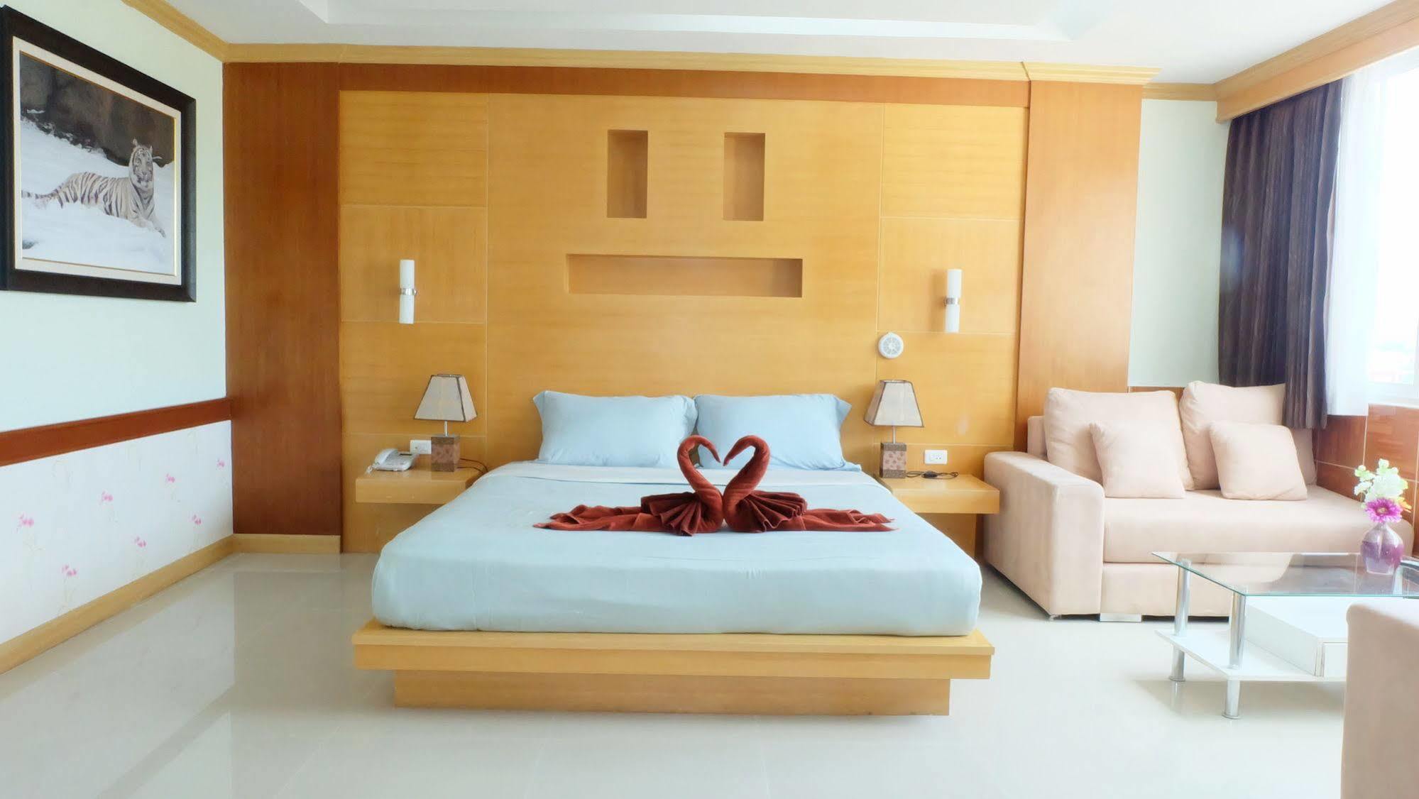 Eyes Hotel Patong