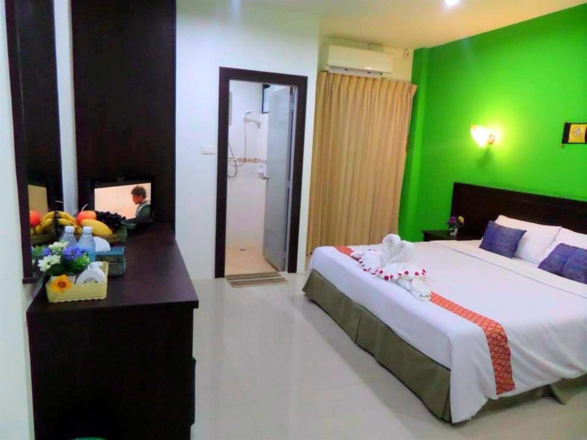 Thana Guest house 2*