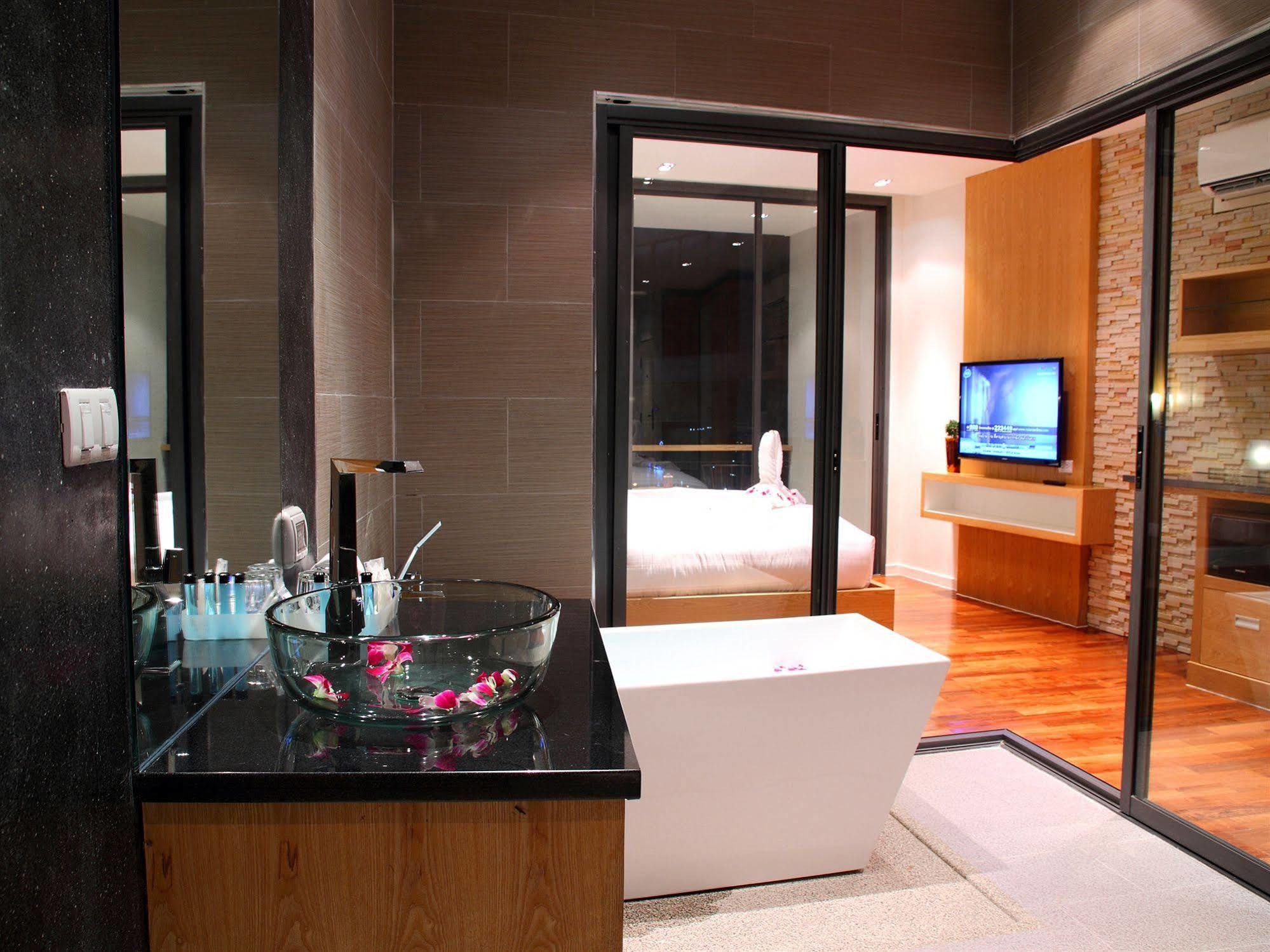 By Phuket Group Apartment *