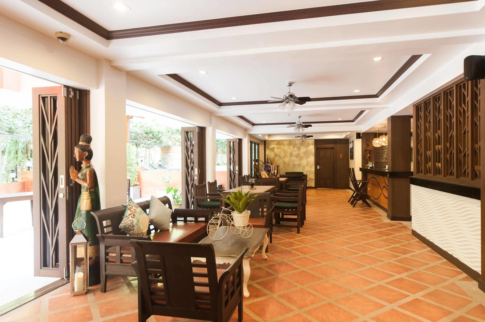 Aparthotel Ratana Hill