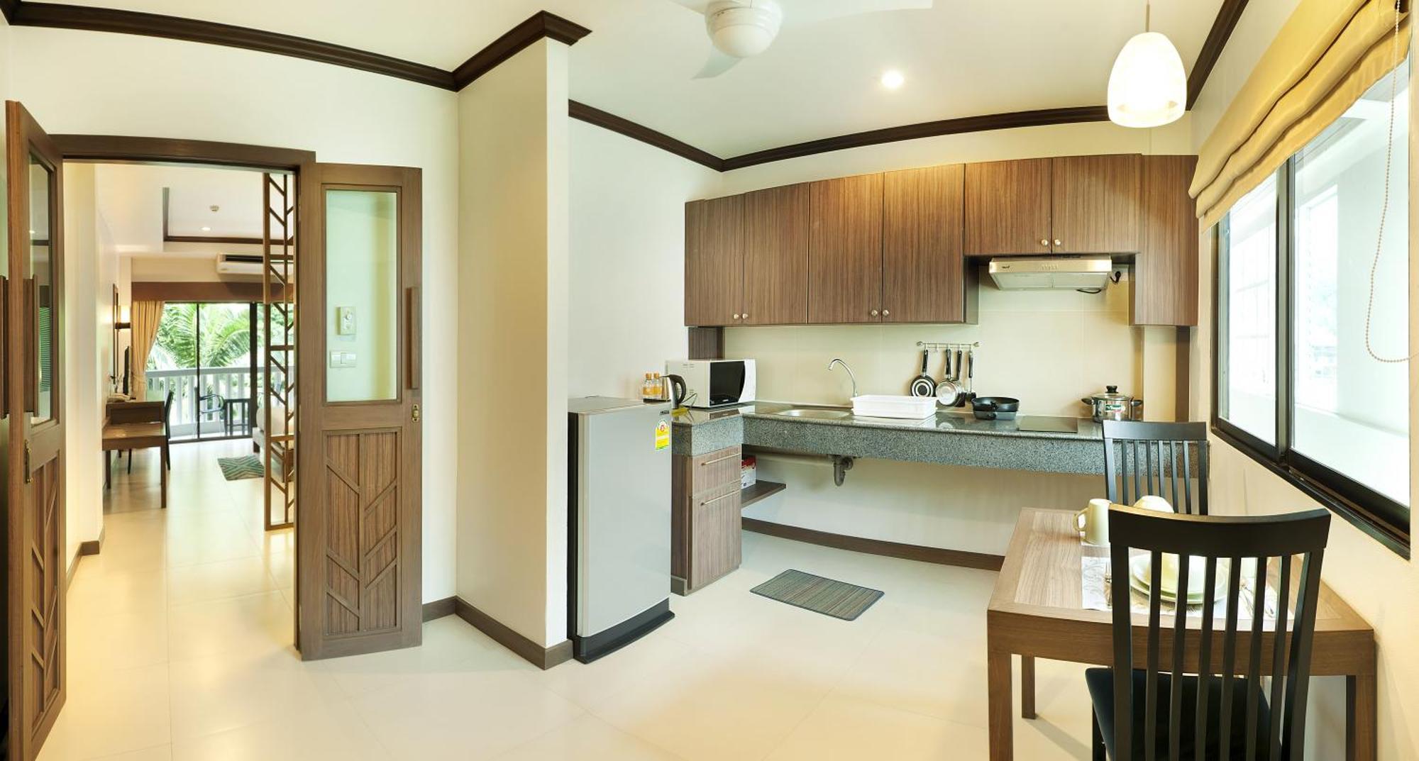 Ratana Hill Aparthotel