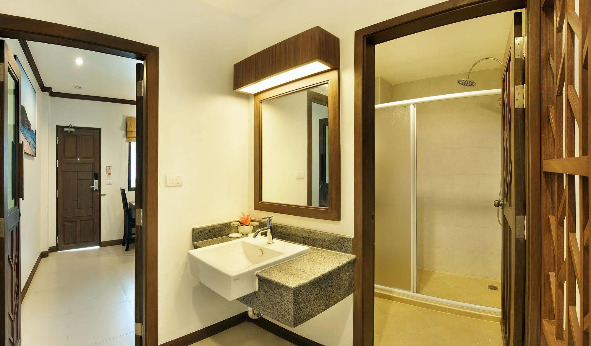 Aparthotel Ratana Hill 3*