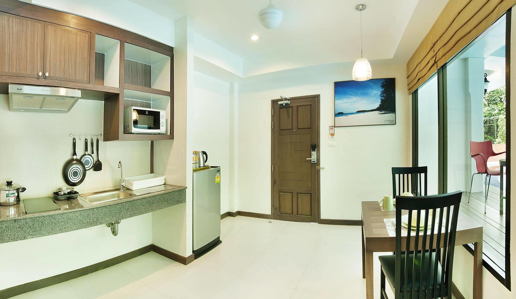 Ratana Hill Aparthotel 3*