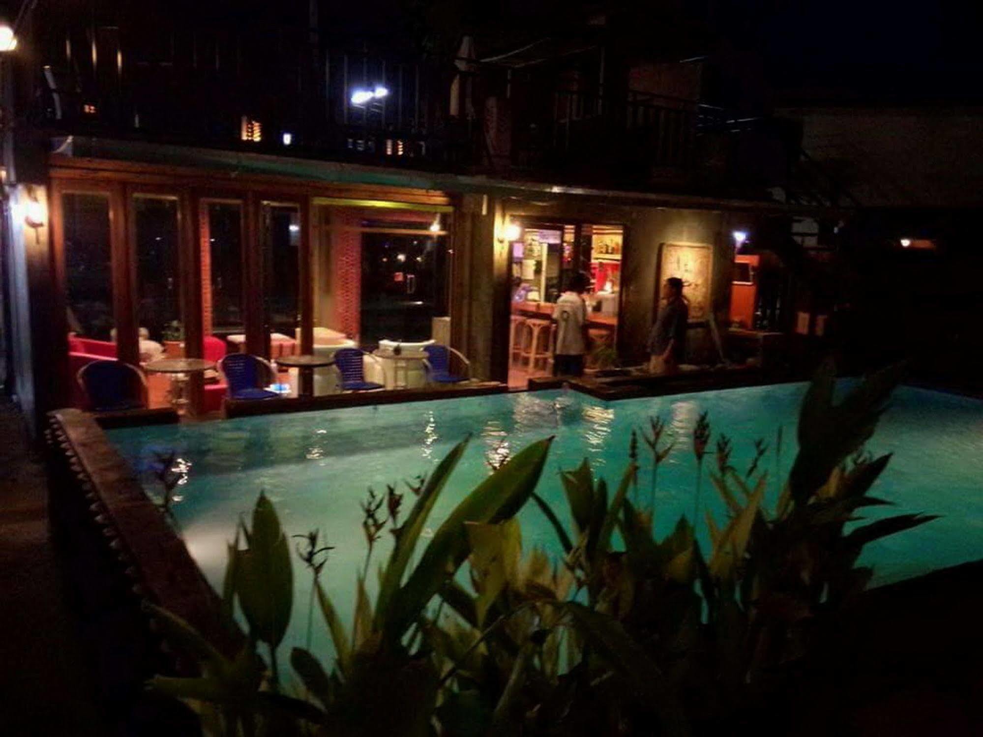 A Little H.i.p Hotel 2*
