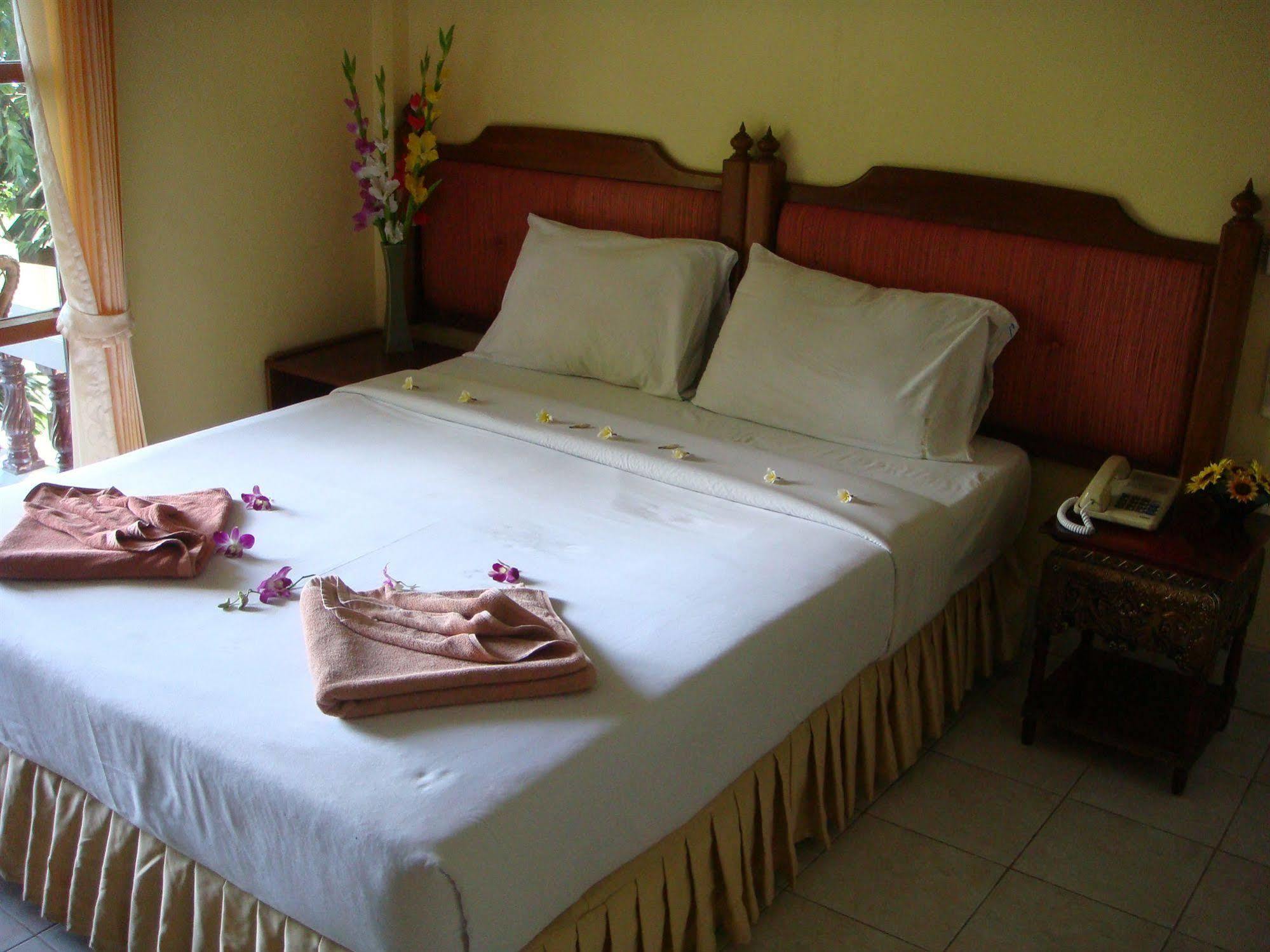 Baan Hill Phuket Resort Karon