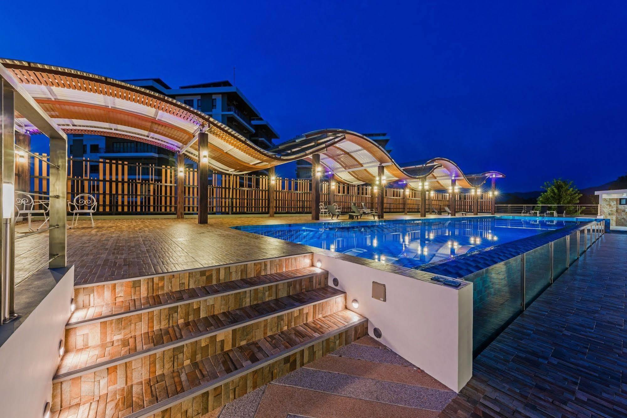 Chalong Miracle Lakeview Aparthotel