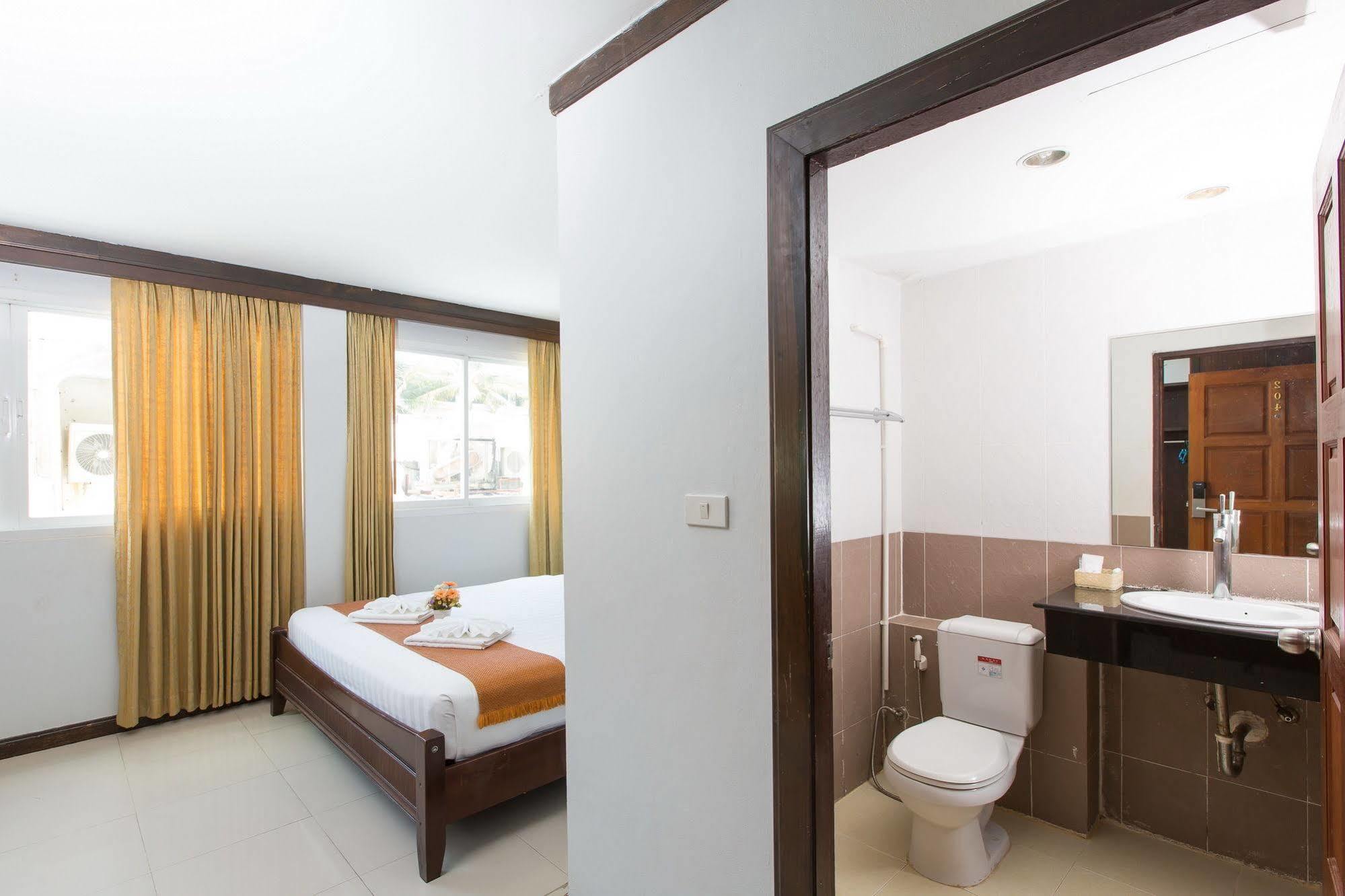 Time Out Beachfront Hotel Patong