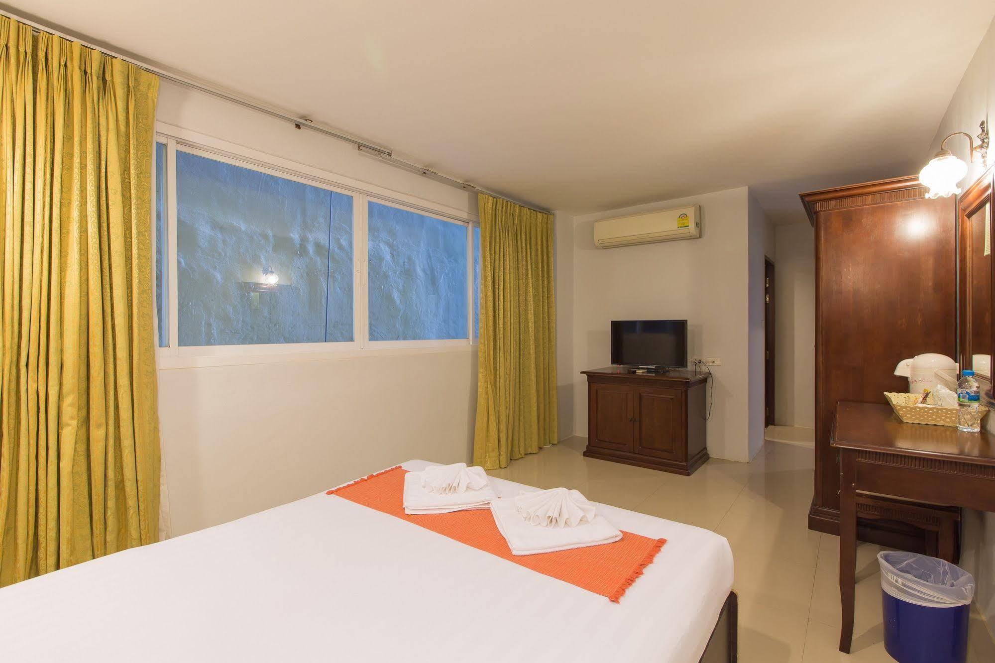 Time Out Beachfront 3*