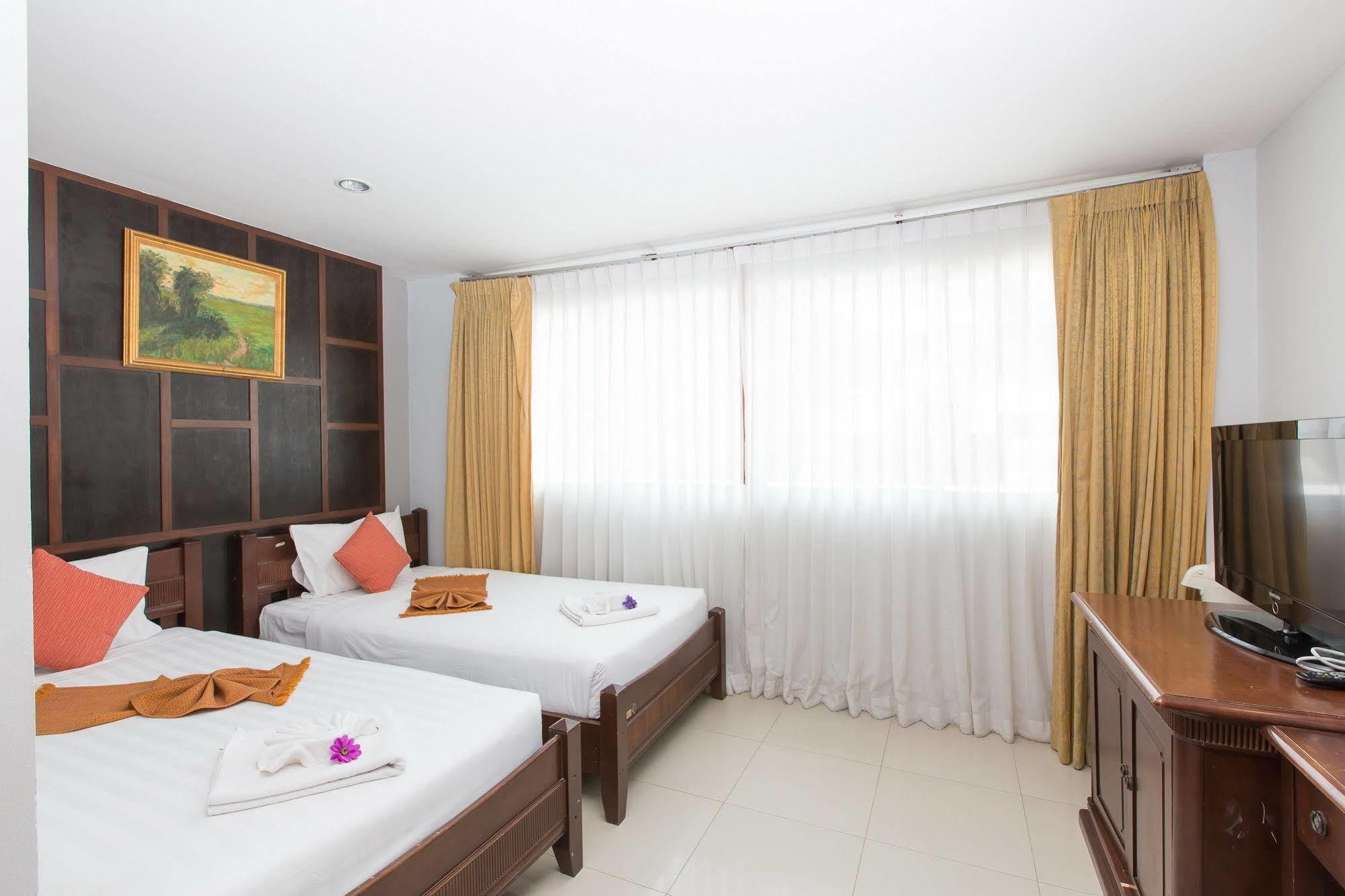 Time Out Beachfront Hotel Patong