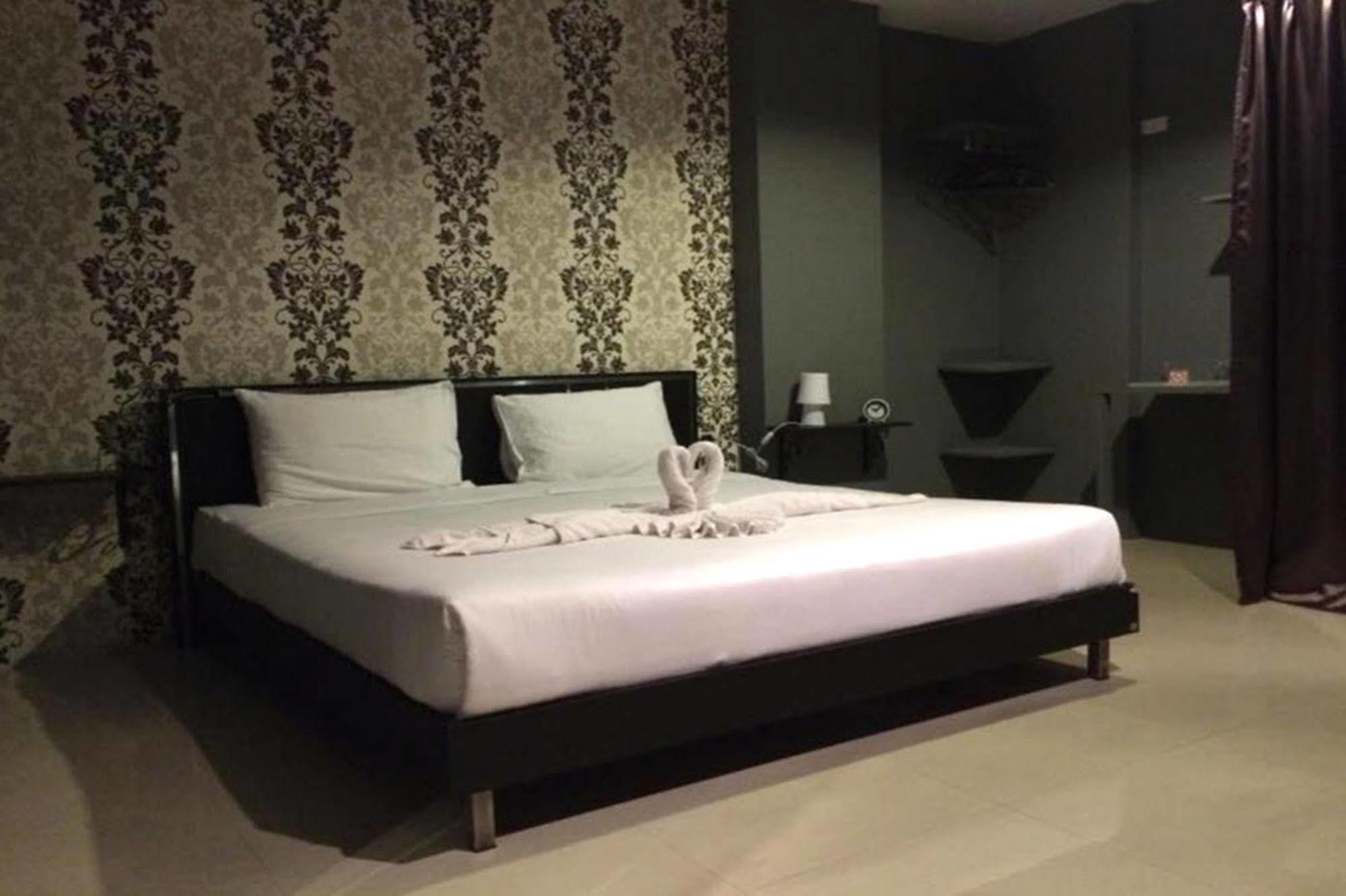 Sweet Hotel