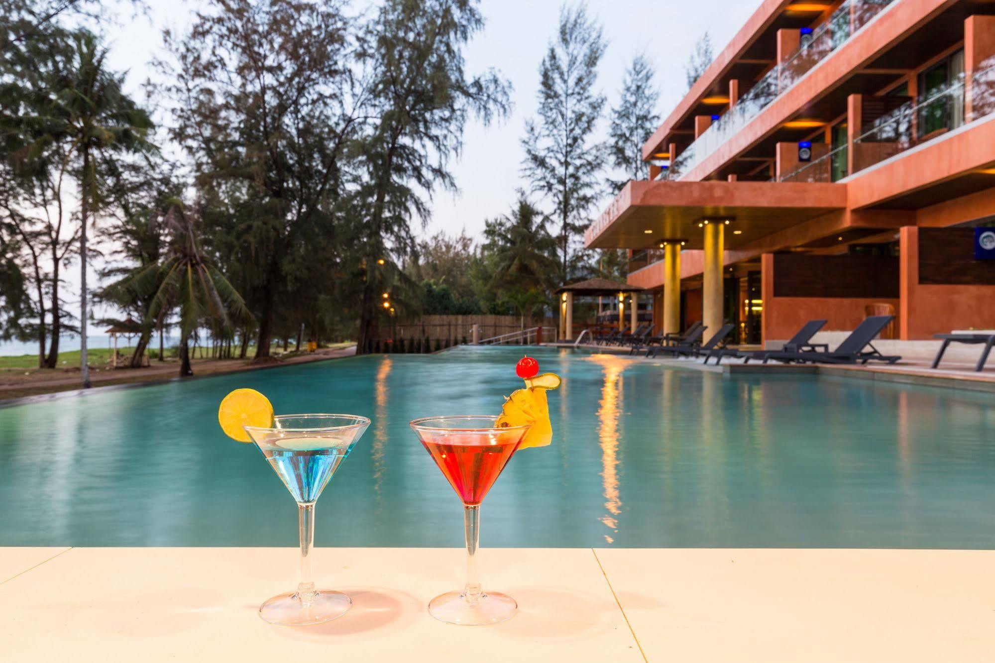 Coriacea Beachfront Boutique Phuket - Sha 4*