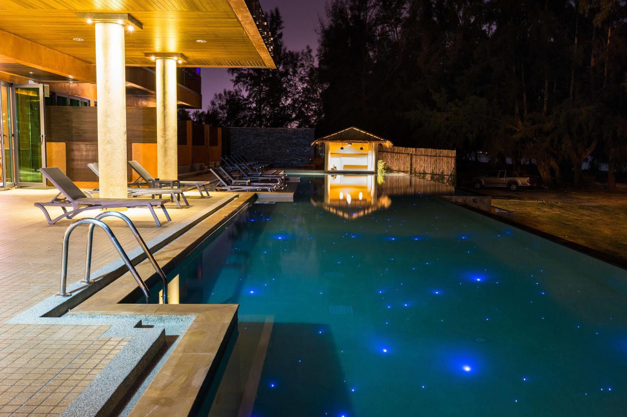 Hotel Coriacea Beachfront Boutique Phuket - Sha