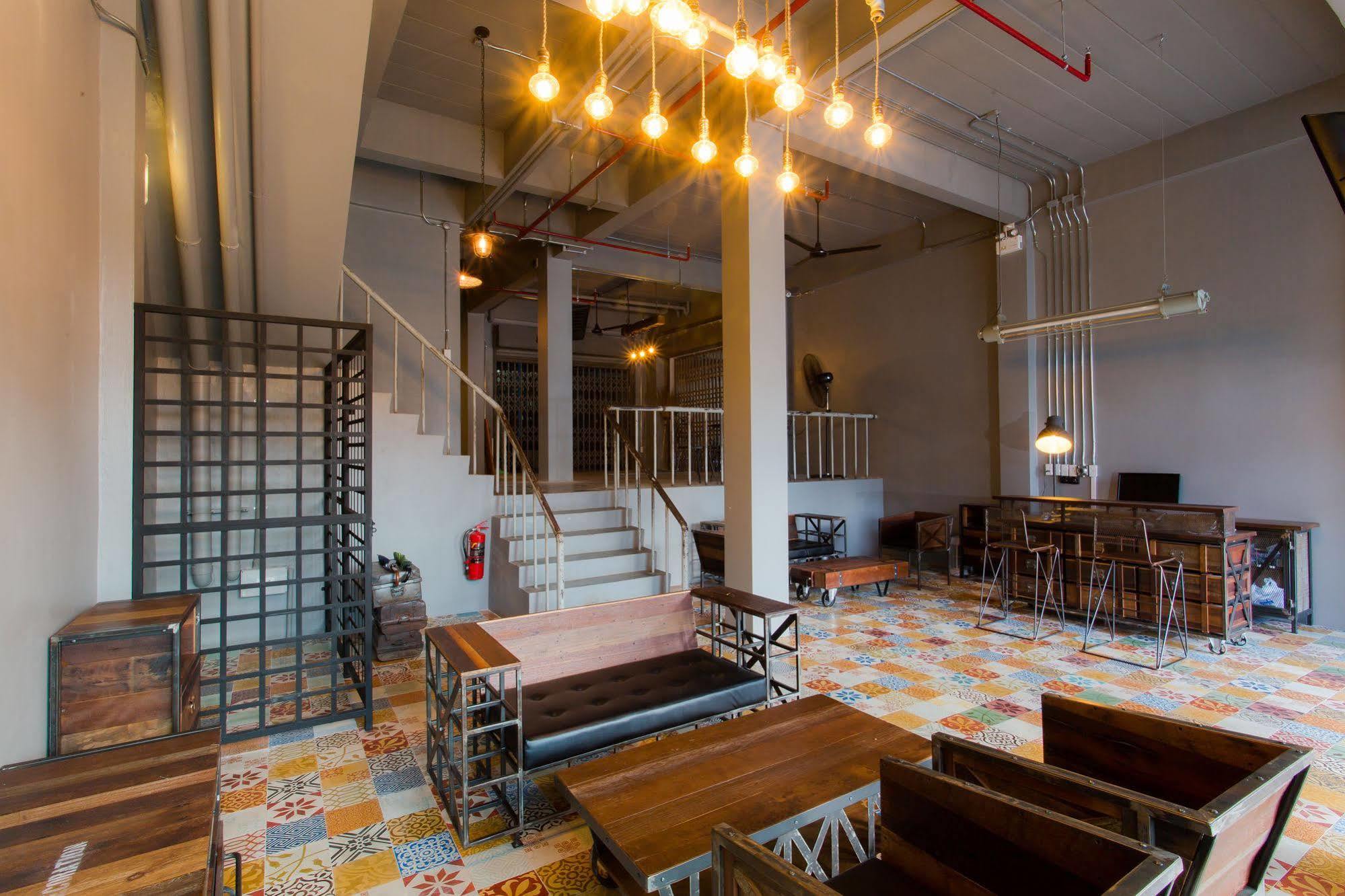 Bloo Hostel *