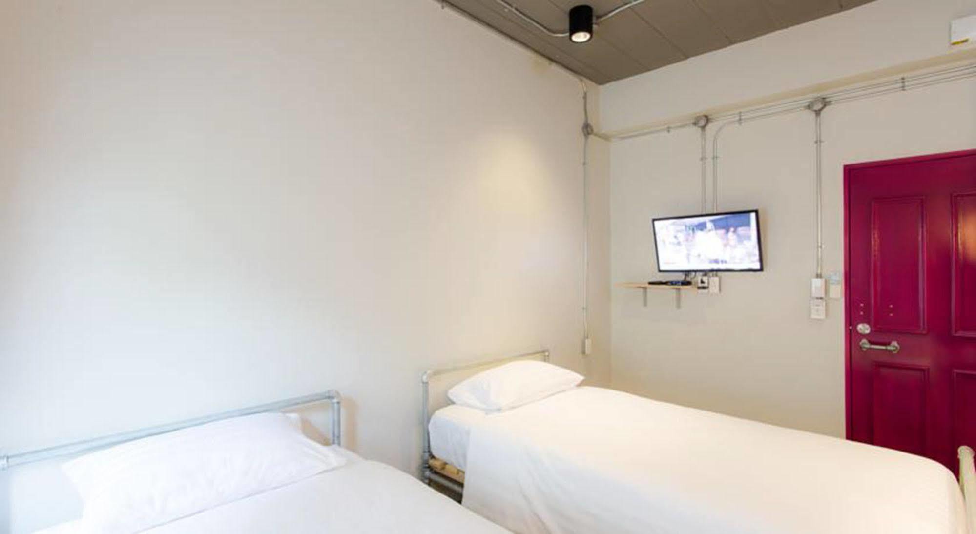Bloo Hostel *