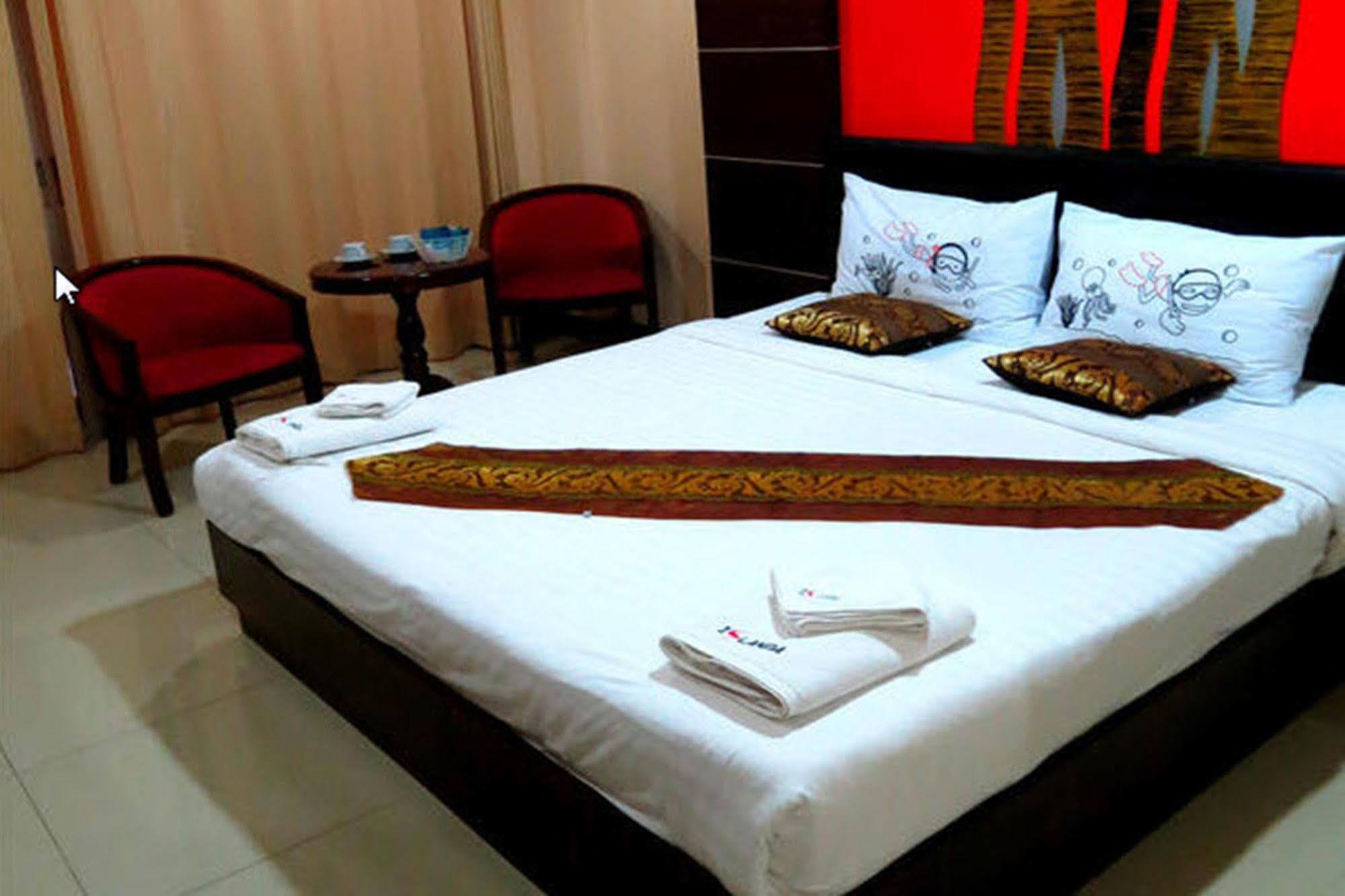 Dengba Phuket Hostel