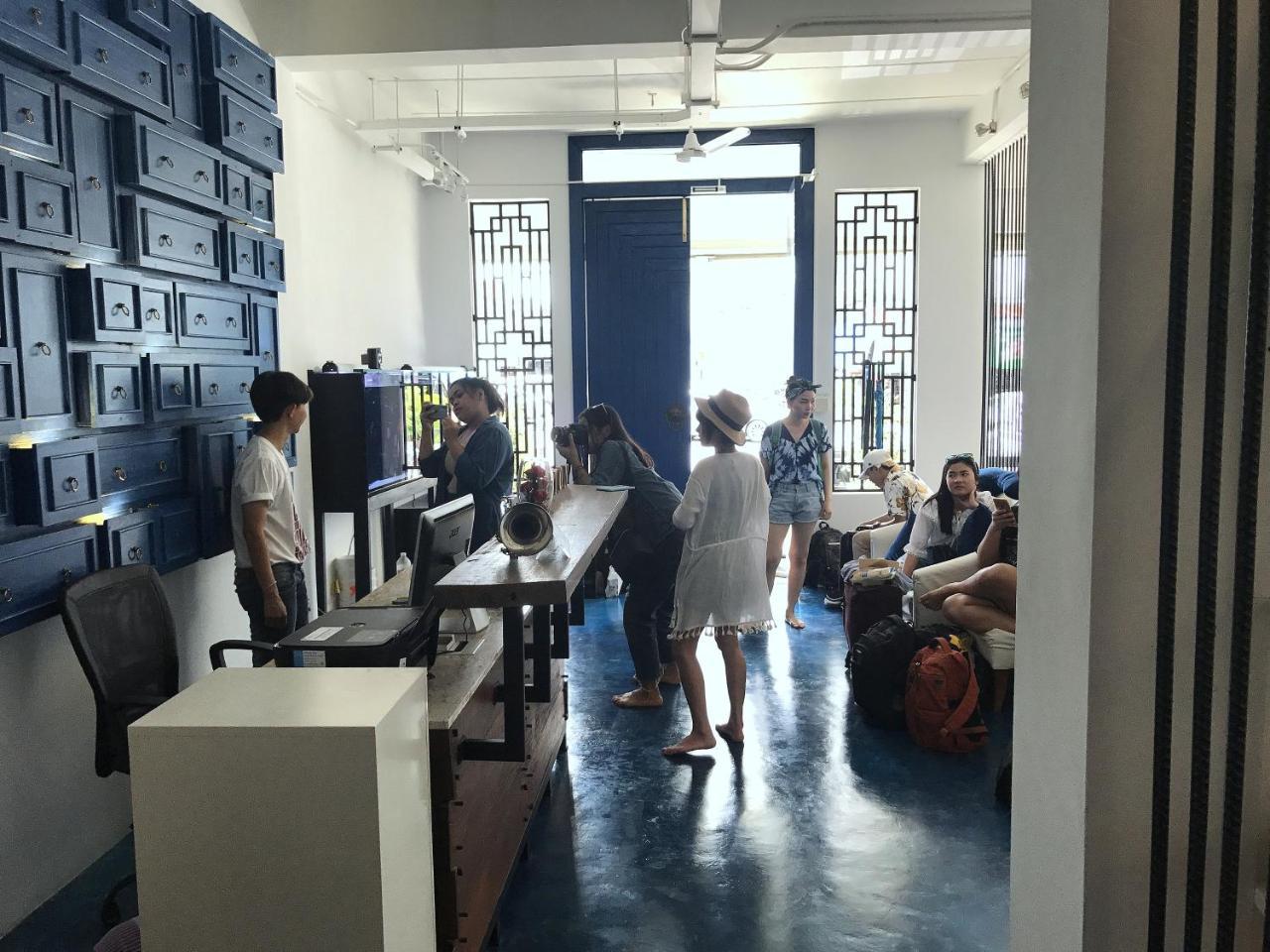 White Poshtel Hostel