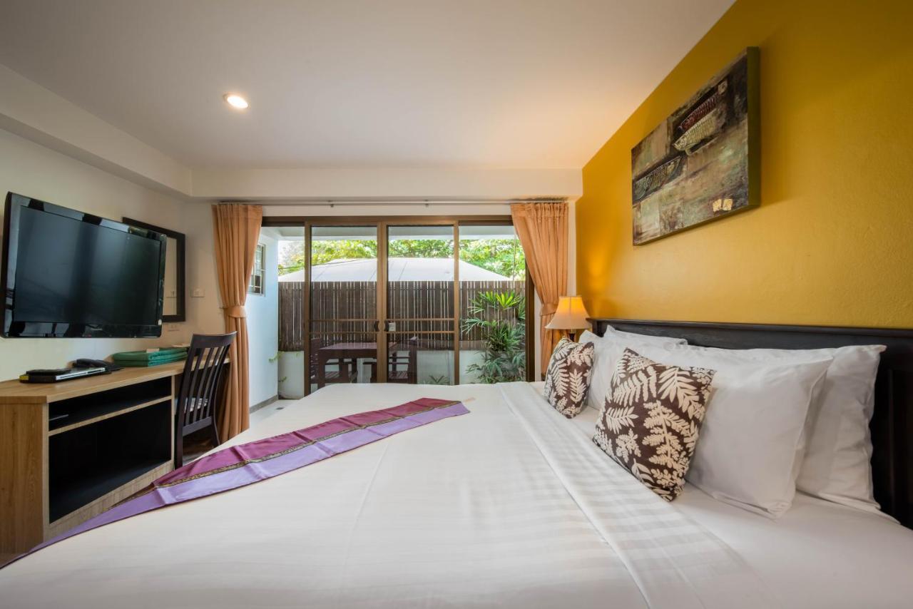 Hotel Beachfront Kamala Beach