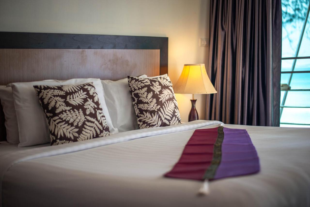 Beachfront 3* Kamala Beach