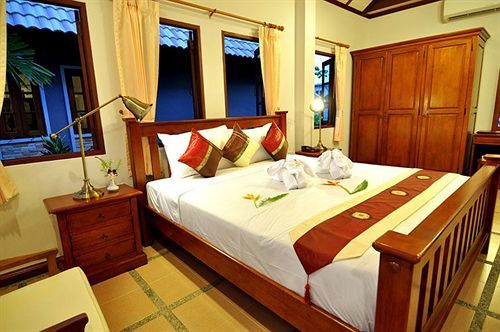 Chalong & Hotel Rawai