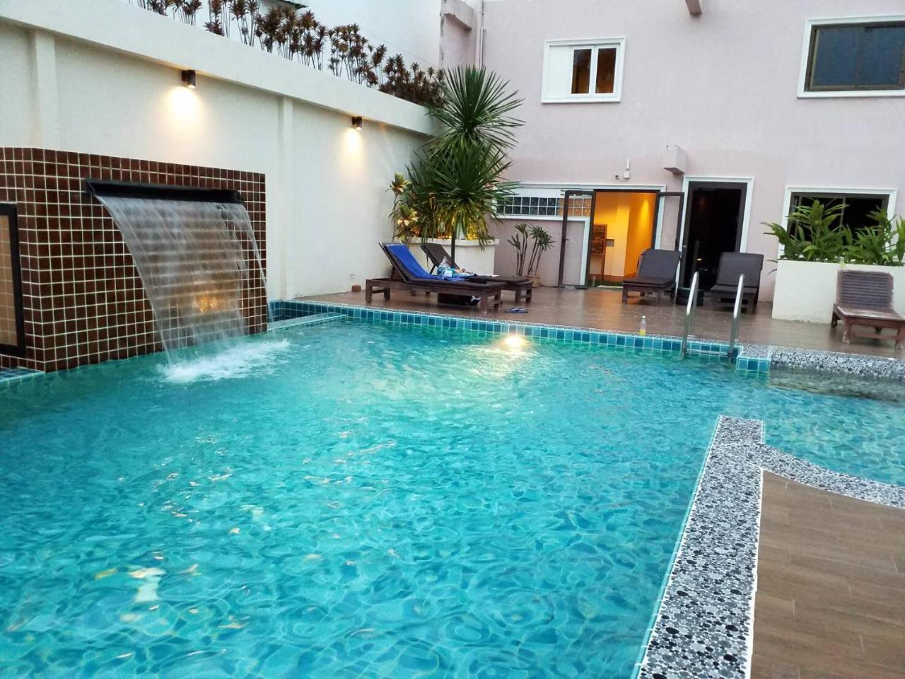 Hotel Baan Petcharat 3*