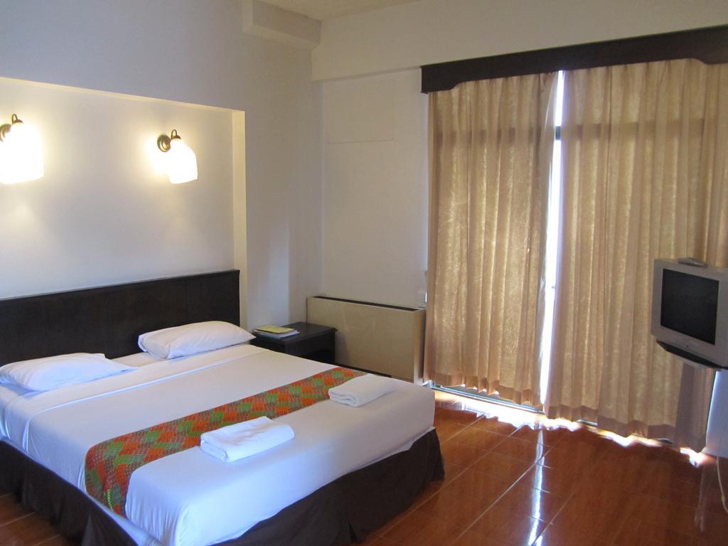 Rome Place Hotel Phuket