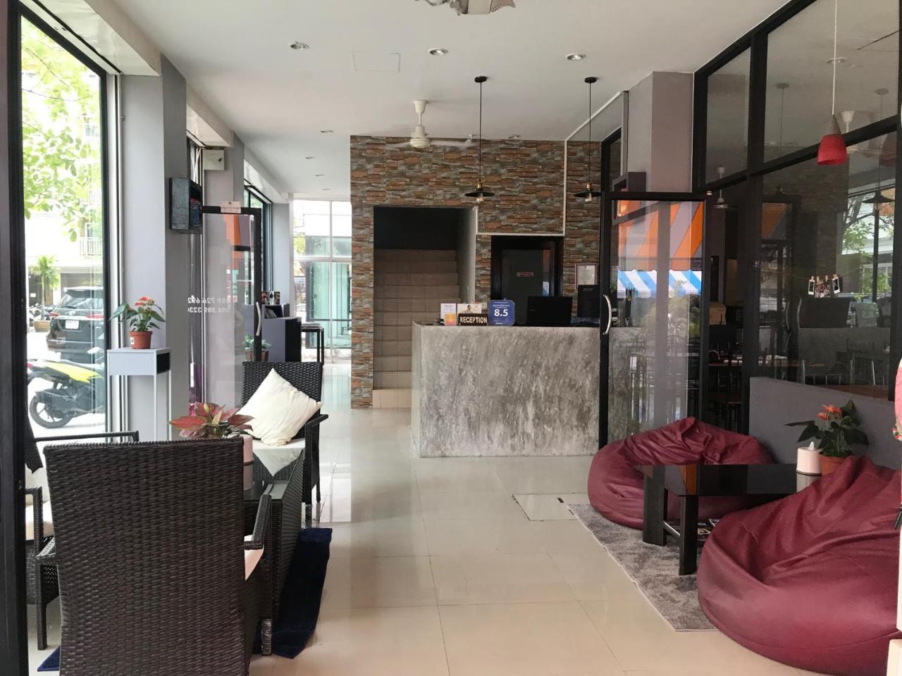 Hotel Holiday Home Patong