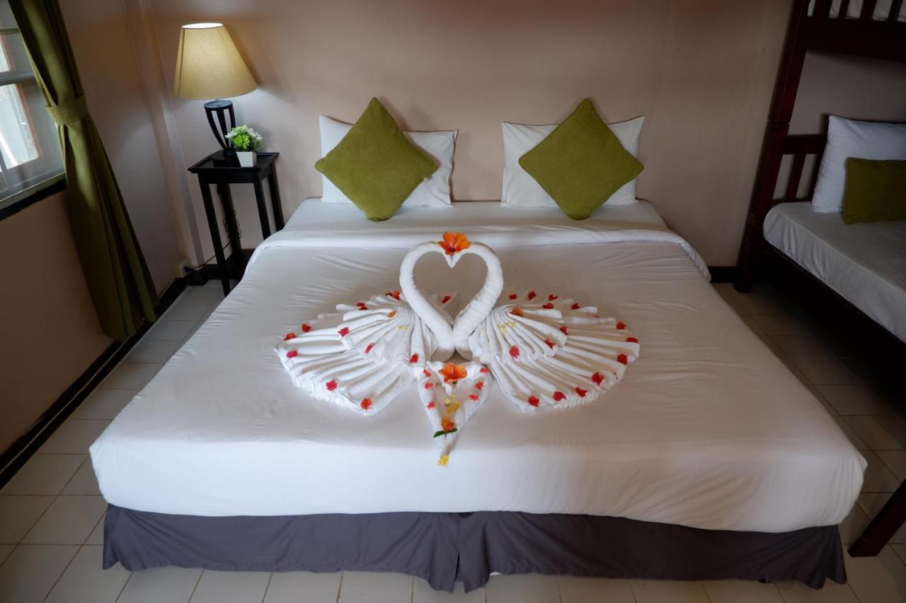Kata Beachwalk And Hotel 3*