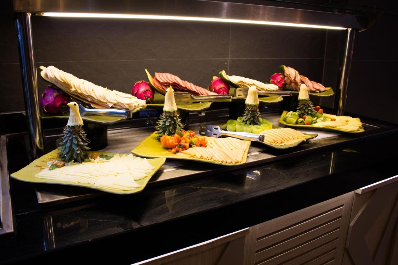 Hotel Woovo Phuket - Sha Extra