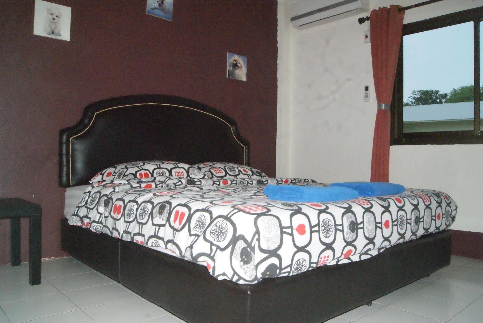 Guest house Pineapple Phuket