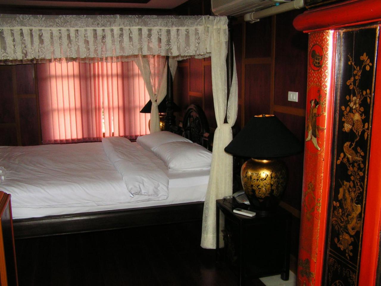 Edouard & Sha Extra Aparthotel