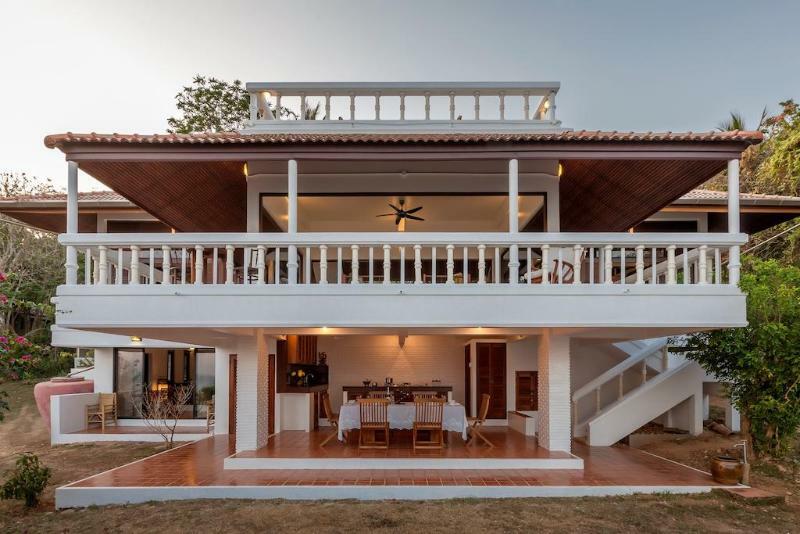 Baan Khunying Secluded Phuket Beachfront * Nai Harn